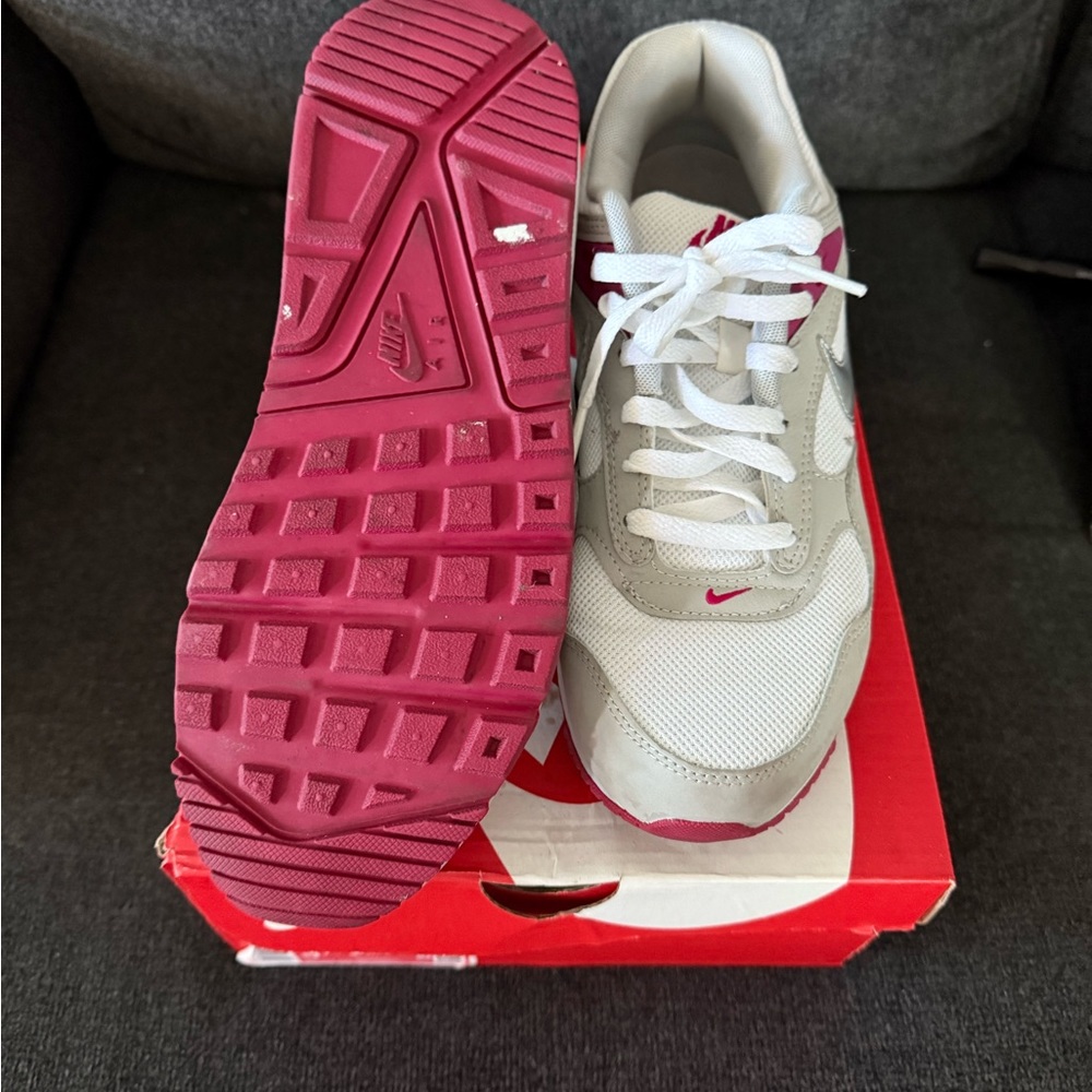 Nike White and Red Sneakers